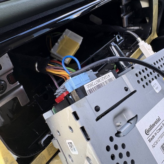 購入したコネクタに挿し替える