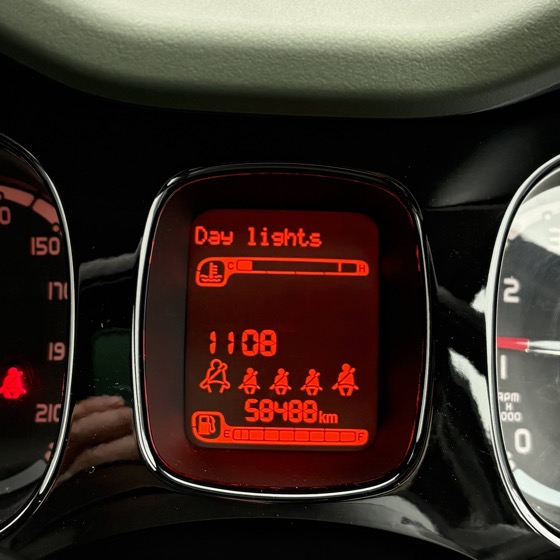 車両の設定メニューにDay lightsが出現